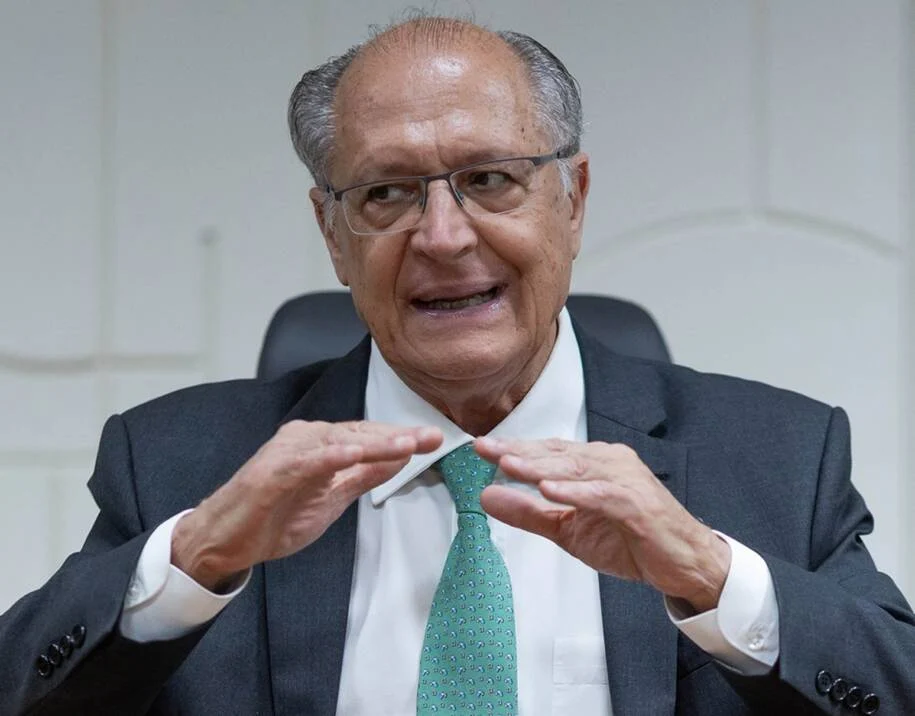 Geraldo Alckmin critica Javier Milei por intromissão grosseira em eleições