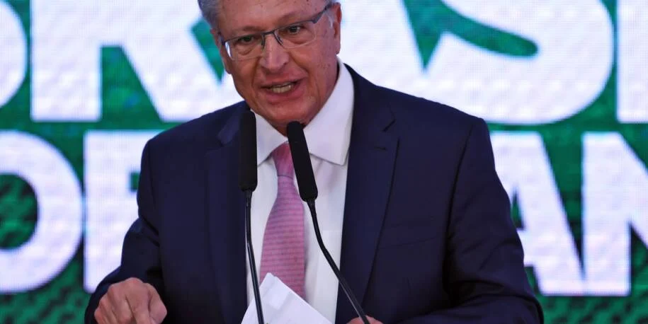 Geraldo Alckmin revela estratégia do Brasil após tarifas dos EUA e impacto bilionário
