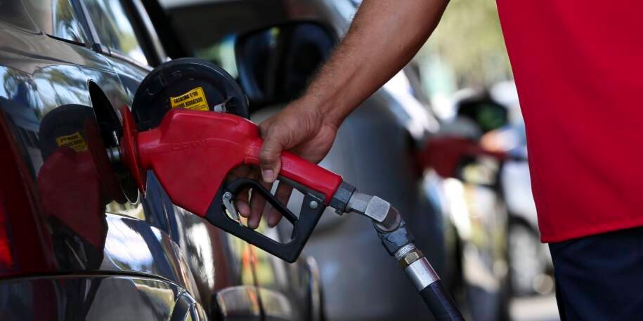 Governo adia decisão sobre aumento do etanol na gasolina e gera tensão no setor
