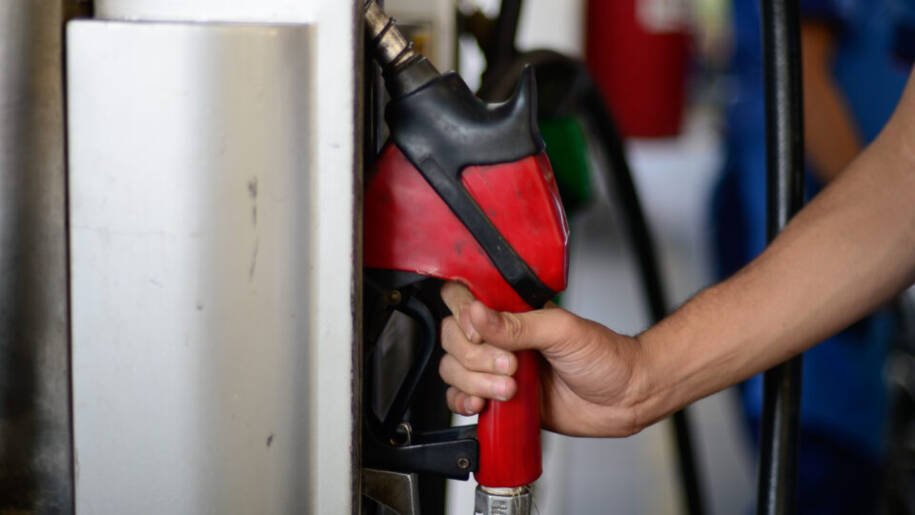 Governo descarta subvenção de R$ 0,35 ao diesel após alta do petróleo a US$ 100