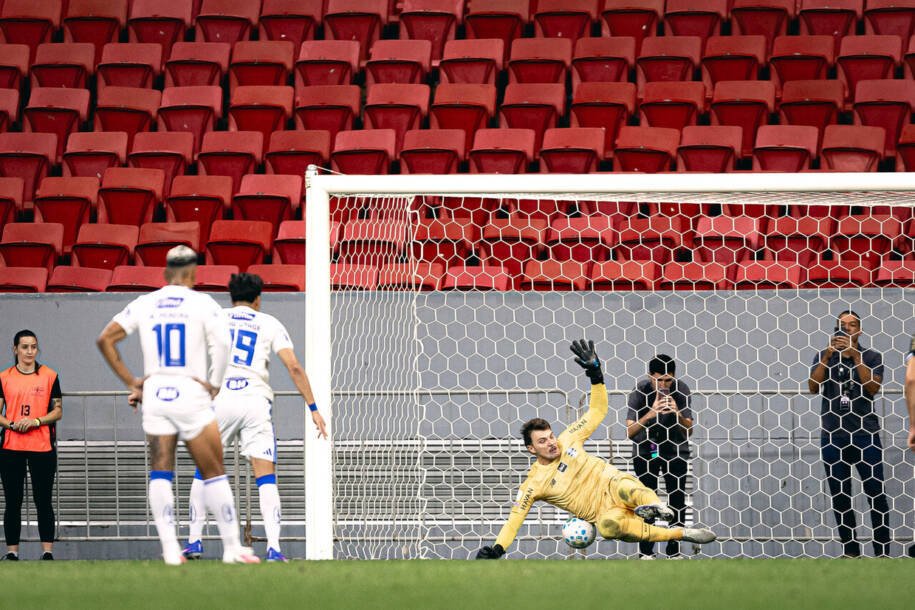 Grêmio supera Cruzeiro com 3 a 1 e Grando brilha defendendo dois pênaltis