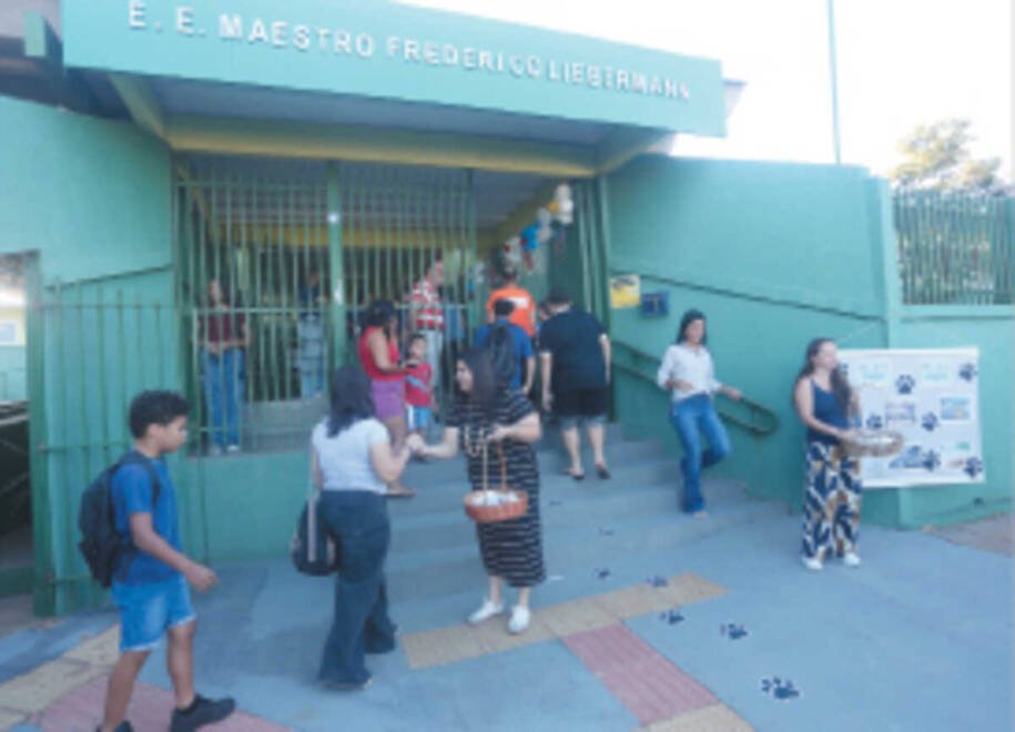 Hélio Daher proíbe entrada de ambulantes em escolas para aumentar segurança