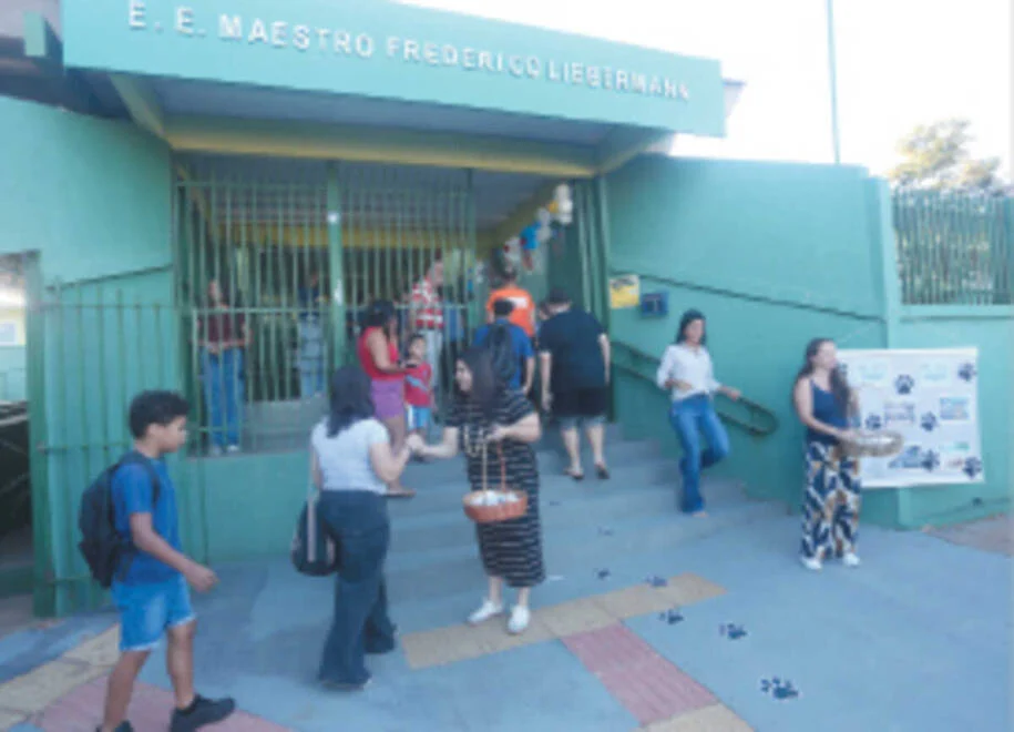 Hélio Daher proíbe entrada de ambulantes em escolas para aumentar segurança