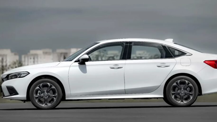 Honda Civic e:HEV 2023 desvaloriza R$ 66 mil e se torna opção imperdível