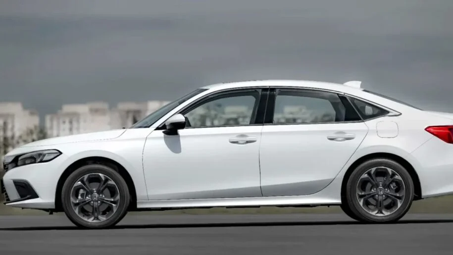Honda Civic e:HEV 2023 desvaloriza R$ 66 mil e se torna opção imperdível