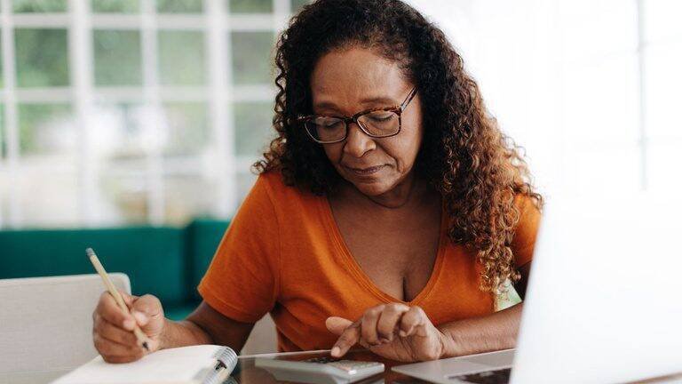 INSS alerta: segurados devem manter contribuição para garantir benefícios essenciais