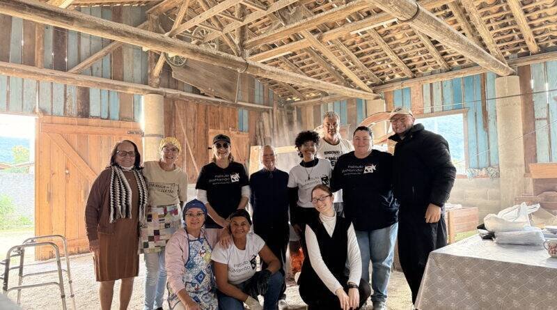 Instituto Boimamão celebra tradição da farinha de mandioca em Bombinhas