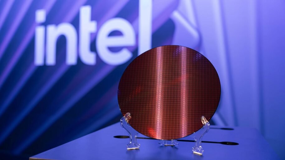 Intel registra crescimento explosivo e projeta novas receitas em meio à demanda de chips