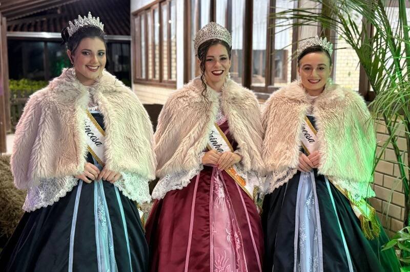 Itajaí celebra retorno do desfile da Festa Nacional do Colono após 11 anos!