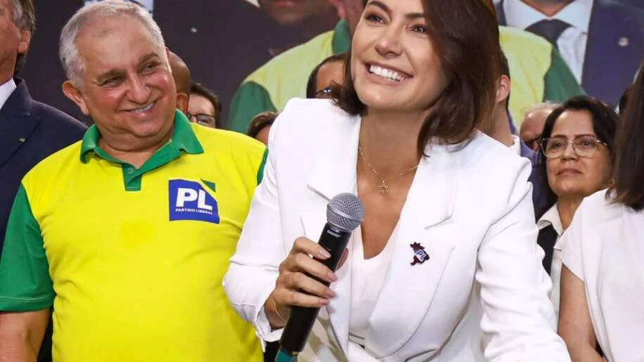 Izalci Lucas aguarda decisão de Michelle Bolsonaro sobre candidatura ao Senado