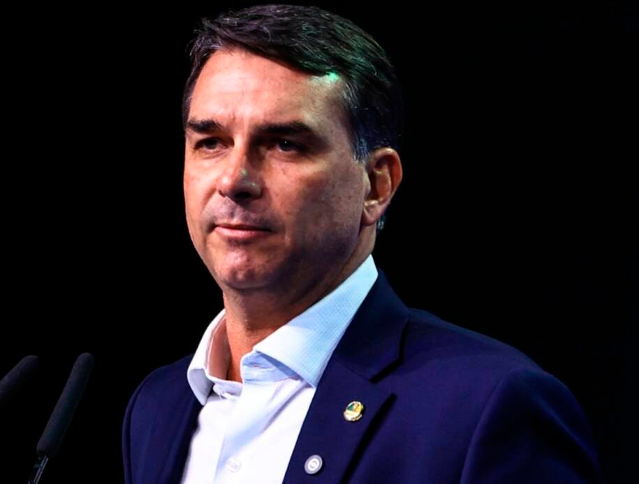 Jair Bolsonaro oficializa Flávio como porta-voz e pede unidade em carta