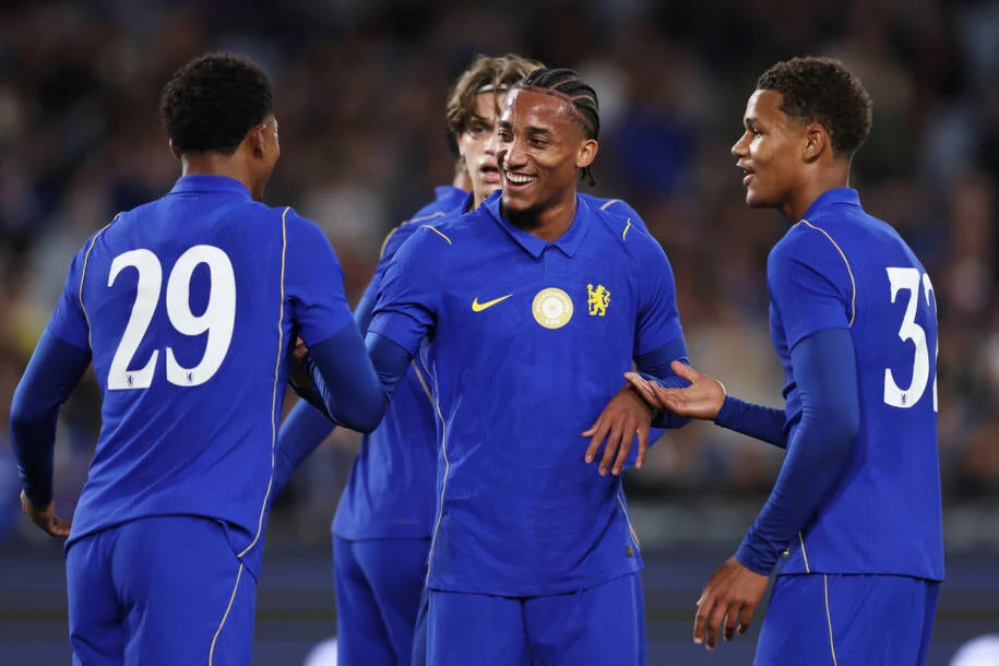 João Pedro brilha com hat-trick e garante vitória de Xabi Alonso no Chelsea