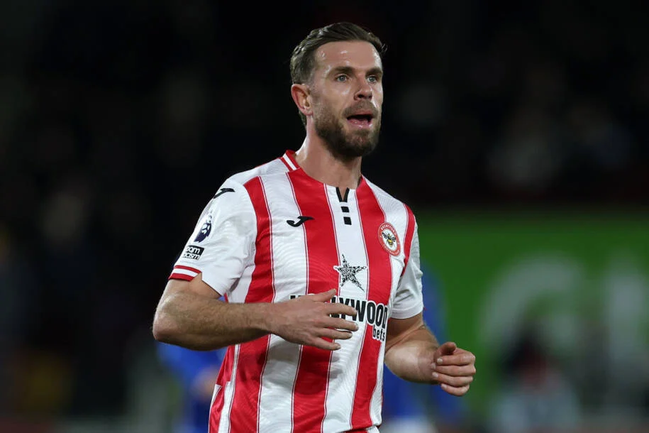 Jordan Henderson deixa Brentford e se transfere para o Chelsea em movimento surpreendente