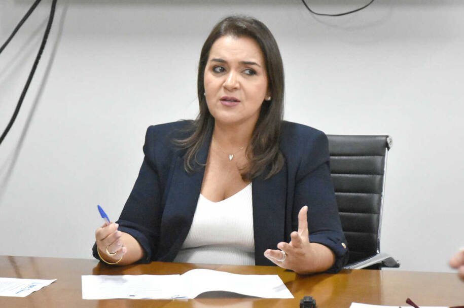 Juiz Marcus Abreu nega censura a Érika Hilton em caso de R$ 24,4 milhões