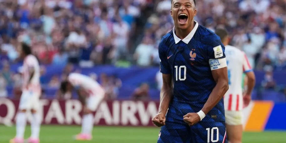 Kylian Mbappé brilha como artilheiro da Copa e supera Messi em recordes históricos