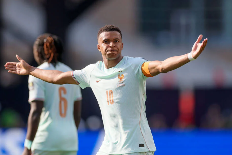 Kylian Mbappé supera Gerd Müller e brilha com 11 gols na Copa do Mundo 2026