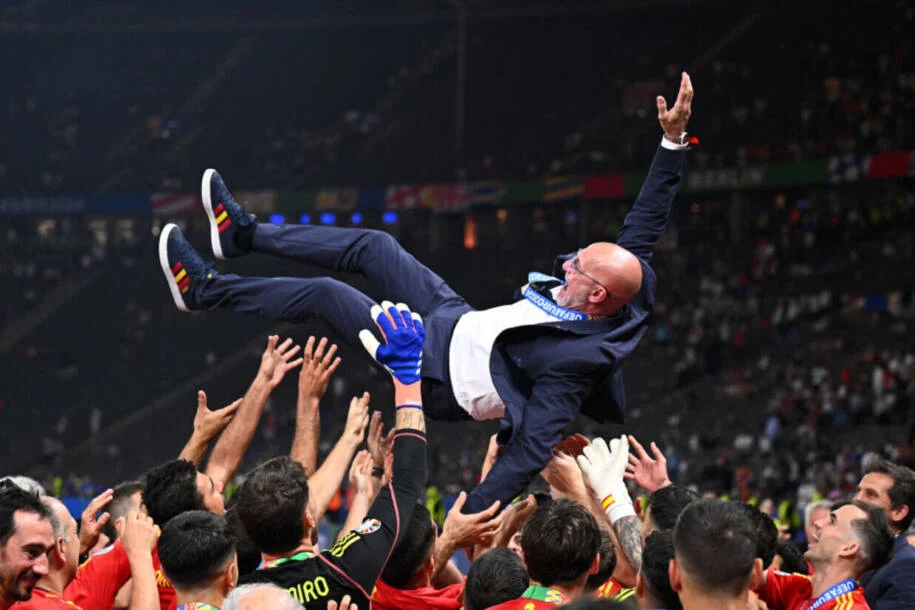 Luis de la Fuente celebra vitória da Espanha sobre Argentina na Copa do Mundo 2026