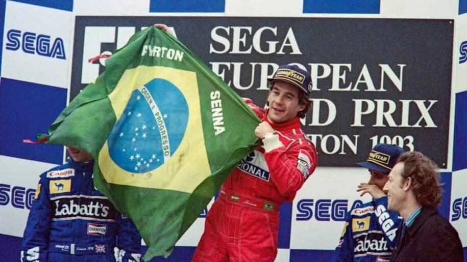 Luiz Inácio Lula da Silva sanciona lei e Ayrton Senna se torna Herói da Pátria