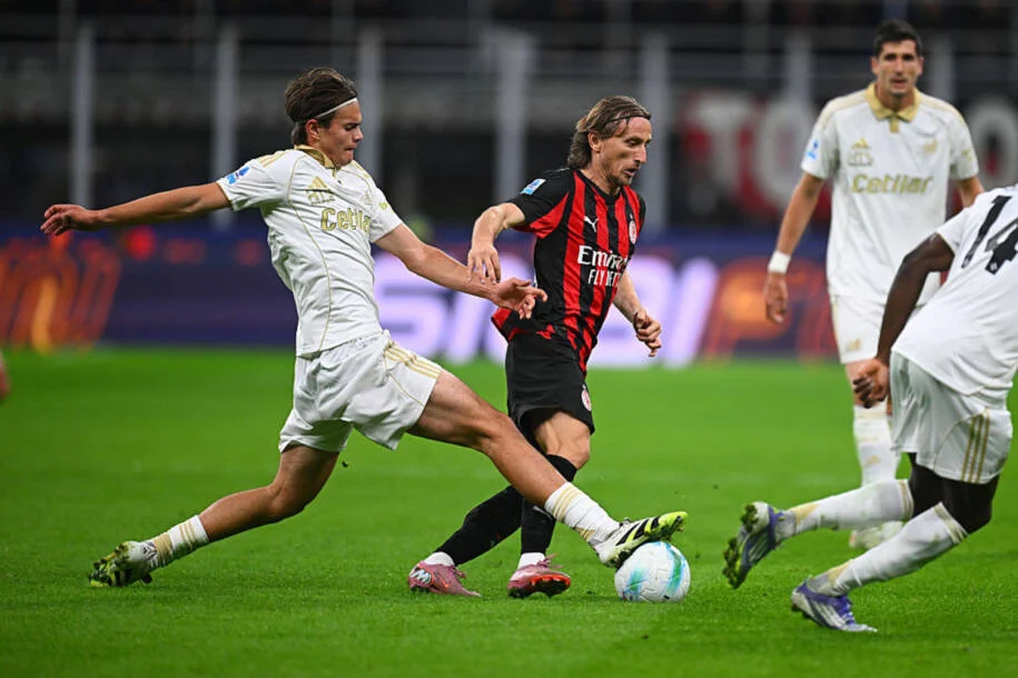 Luka Modric renova com o Milan e desafia aposentadoria após Copa do Mundo