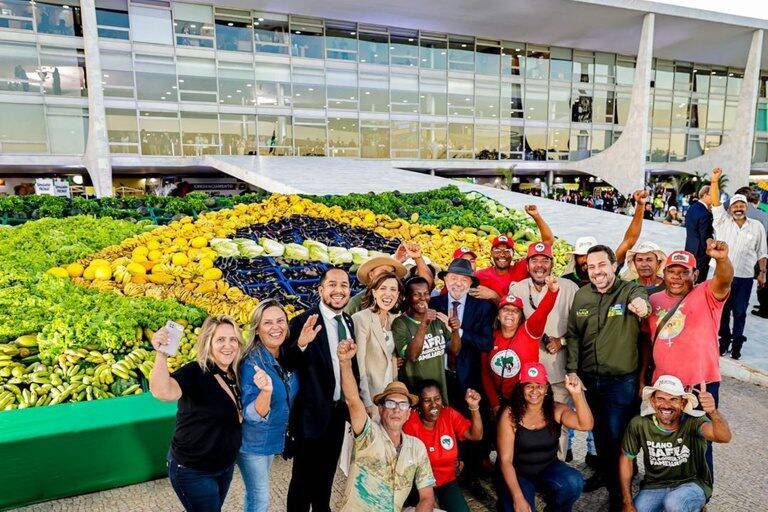 Lula anuncia R$ 97,3 bilhões para agricultura familiar e reduz juros do Pronaf