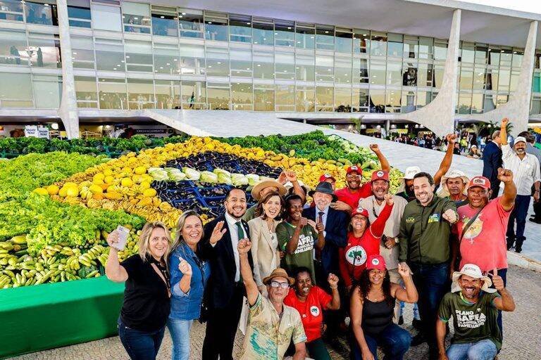 Lula anuncia R$ 97,3 bilhões para agricultura familiar e reduz juros do Pronaf