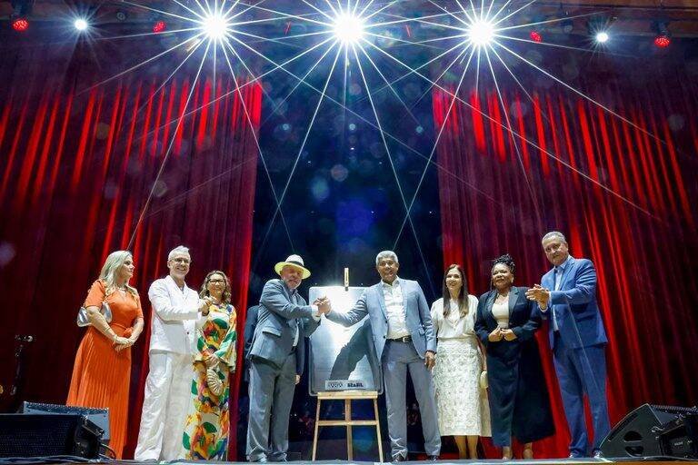 Lula celebra a reinauguração do Teatro Castro Alves com investimento de R$ 260 milhões