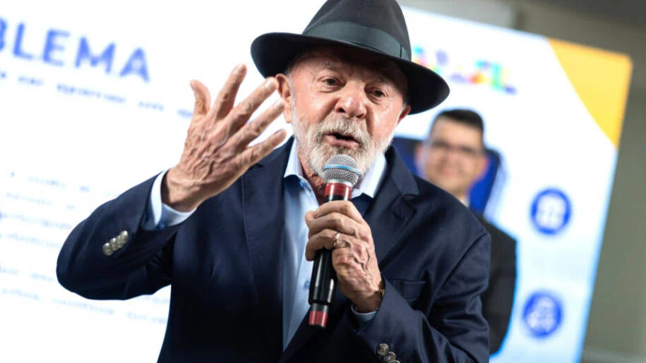 Lula chama Flávio Bolsonaro de ‘traidor’ após pedido de adiamento de tarifas