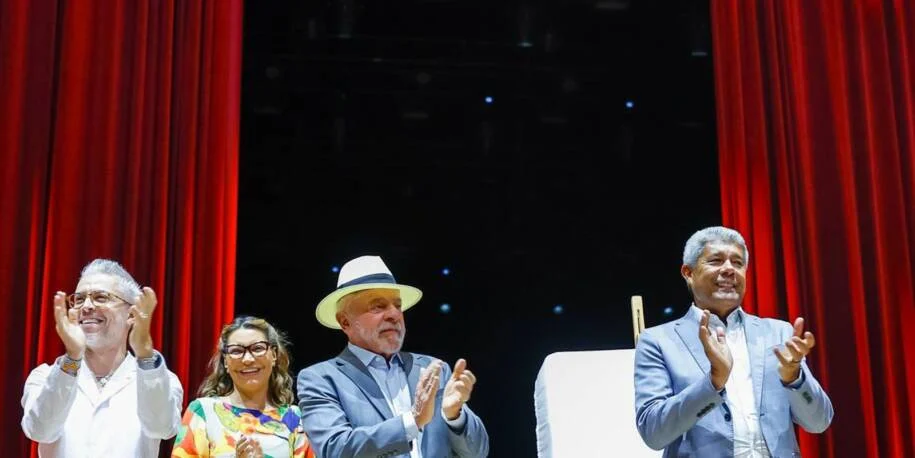 Lula e Margareth Menezes celebram reinauguração do Teatro Castro Alves em Salvador