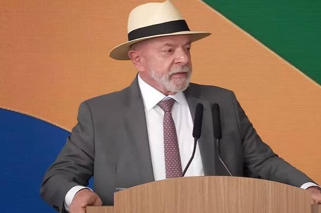 Lula sanciona lei da saúde e critica ministros de Bolsonaro como 'mequetrefes'
