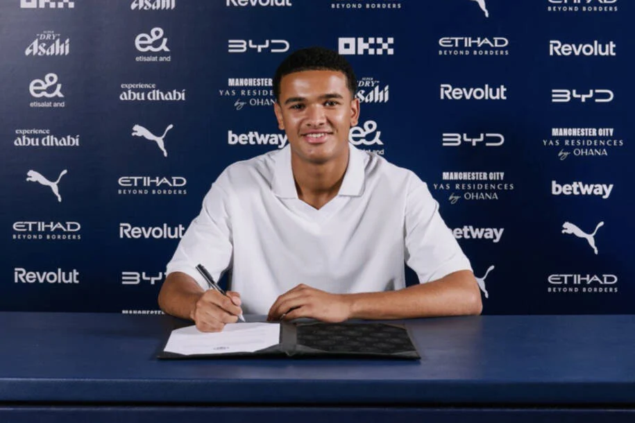 Manchester City confirma contratação de Pierce Charles e cede goleiro promissor
