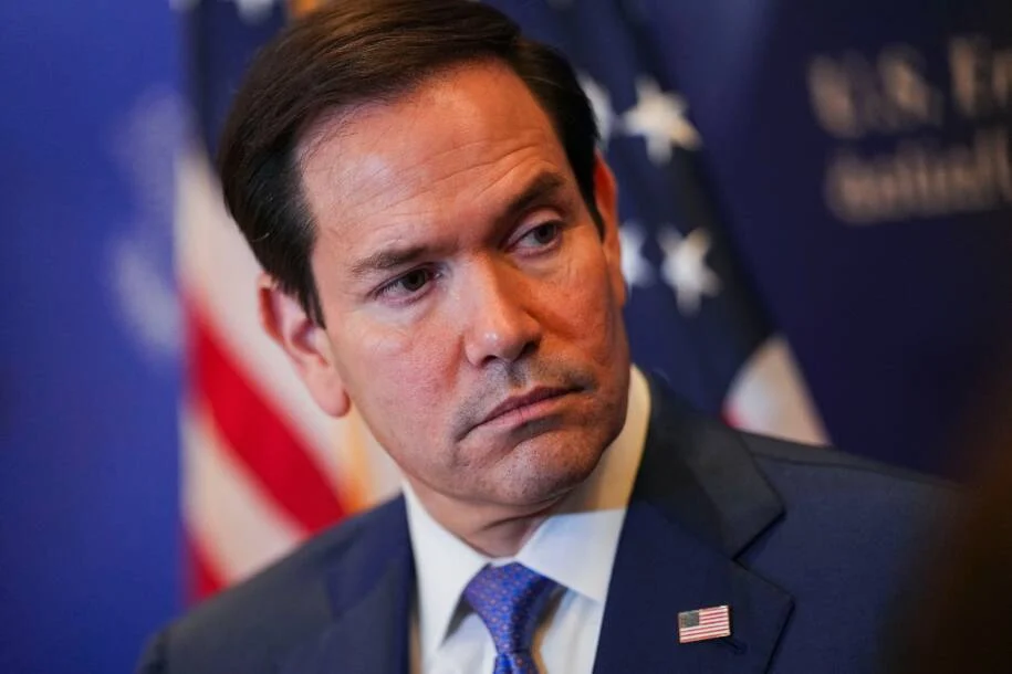 Marco Rubio afirma que EUA negociam com Irã, mas Teerã ignora acordos e tensão cresce