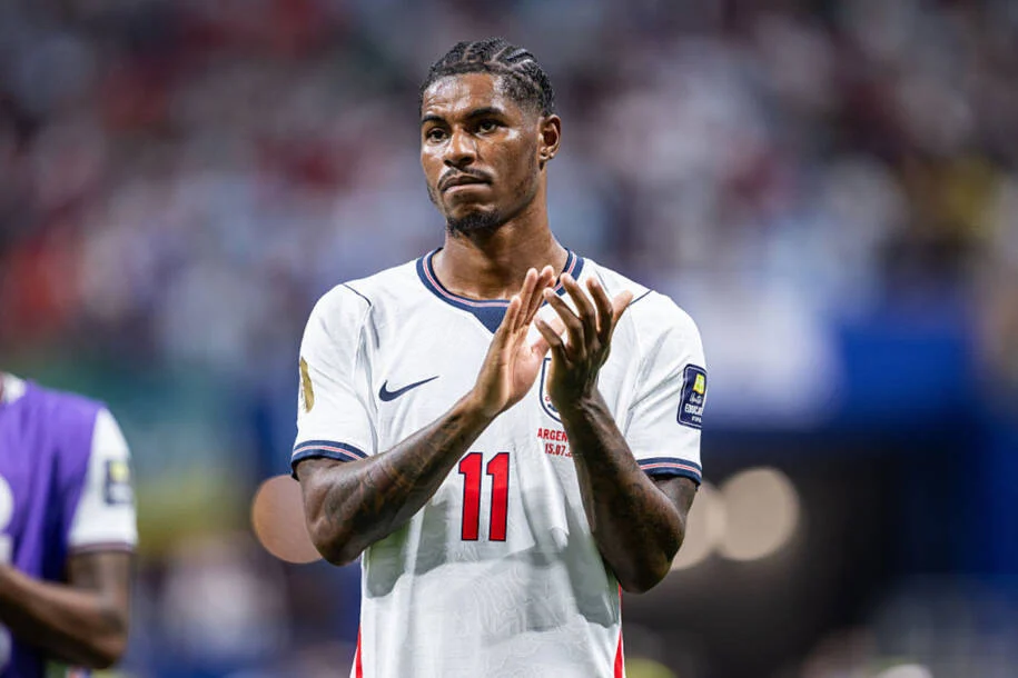 Marcus Rashford quebra recorde de Denilson e se torna ícone das Copas