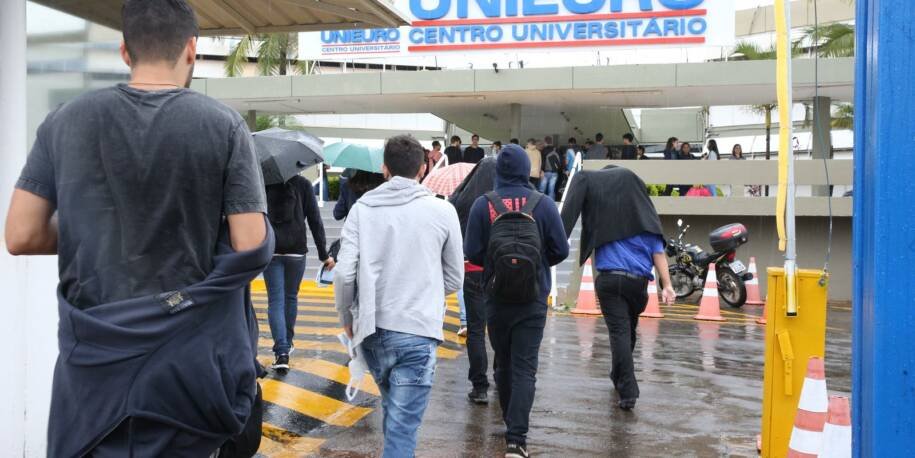 MEC anuncia mais de 112 mil vagas no Fies e altera regras de carência