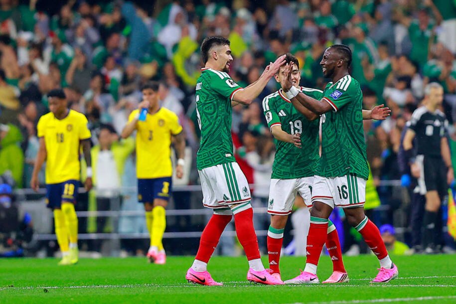 México vence Equador por 2 a 0 e garante classificação com gol de Quiñones