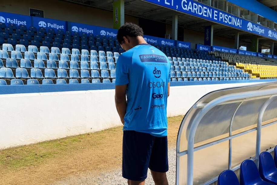 Micael é expulso de partida após urinar ao lado do banco de reservas