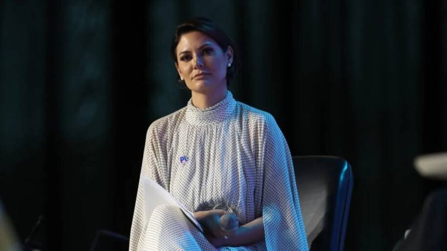 Michelle Bolsonaro deixa PL Mulher e gera crise que afeta Flávio Bolsonaro