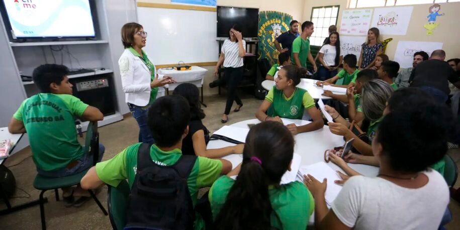 Ministério da Educação libera 4ª parcela do Pé-de-Meia para nascidos em novembro e dezembro