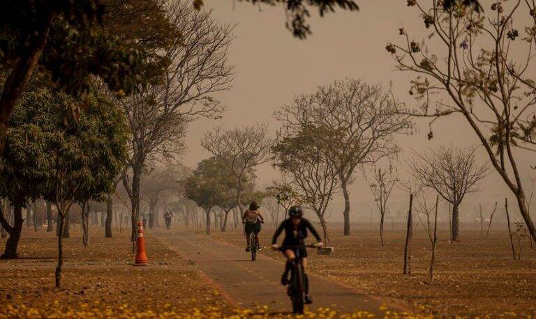 Ministério da Saúde alerta: 15 estados enfrentam 1.153 focos de calor e fumaça