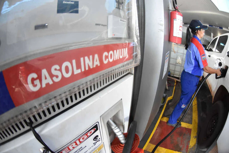 Ministro Dario Durigan anuncia retirada de subvenção do diesel e alerta sobre gasolina