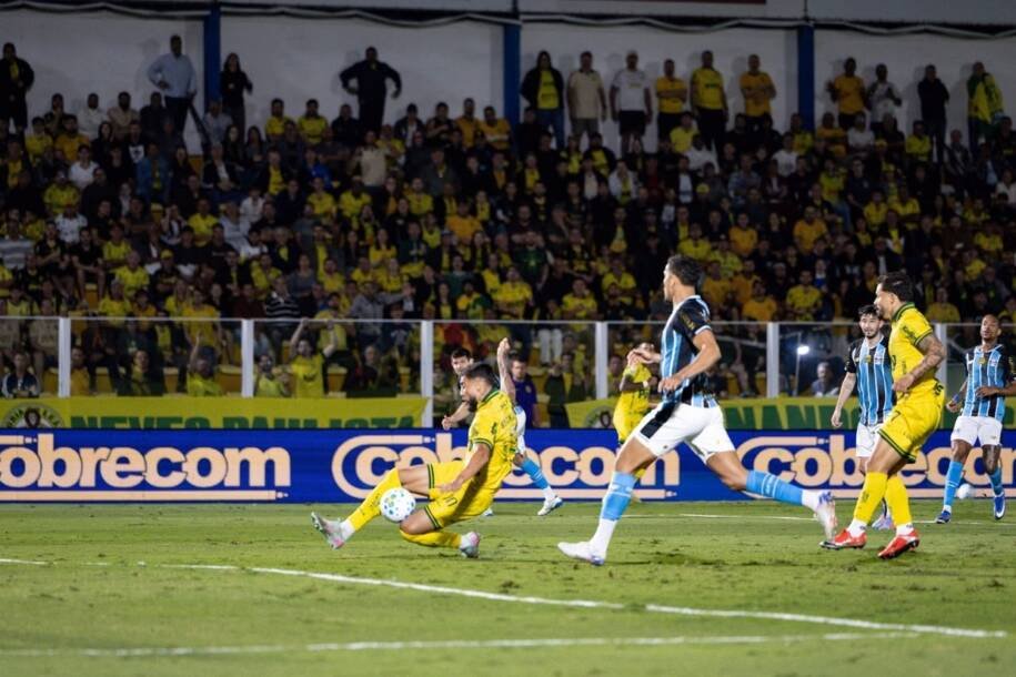 Mirassol vence Grêmio por 2 a 1 e se aproxima da saída da zona de rebaixamento