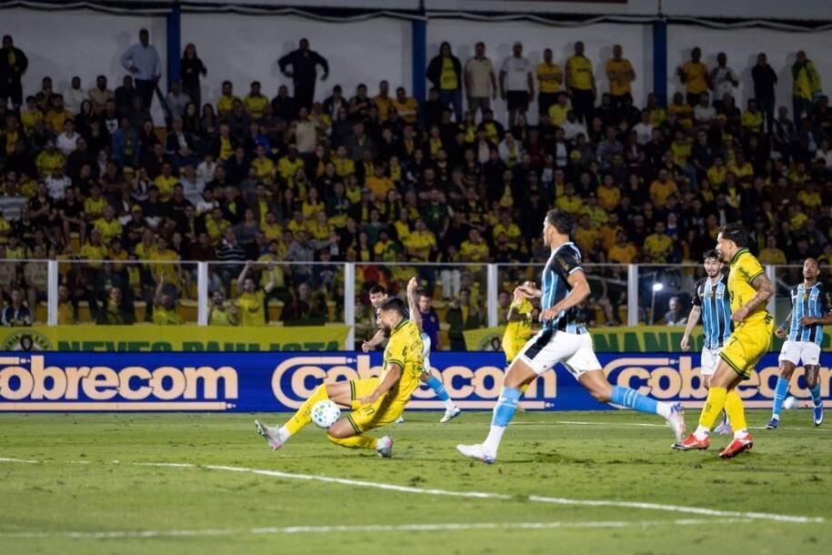 Mirassol vence Grêmio por 2 a 1 e se aproxima da saída da zona de rebaixamento