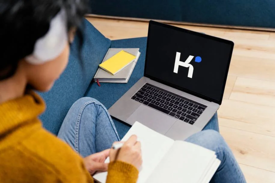 Moonshot AI lança Kimi AI que processa textos ultralongos e gera relatórios