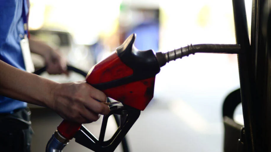 MPF aciona Justiça Federal e pede suspensão de aumento de etanol na gasolina
