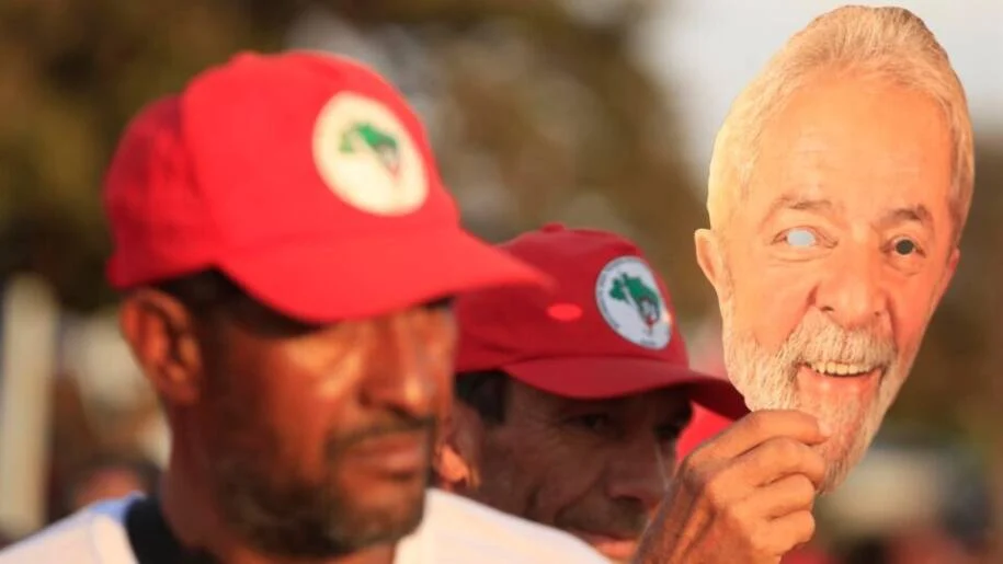 MST divulga manifesto com apoio a Lula e defende taxação do agro e agrotóxicos