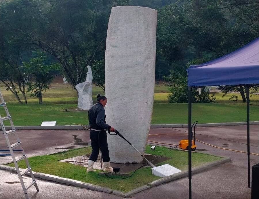 Museu Internacional das Esculturas inicia higienização com apoio da Secretaria de Obras