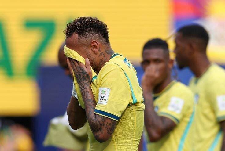 Neymar anuncia aposentadoria da seleção após derrota para a Noruega; Ancelotti planeja futuro