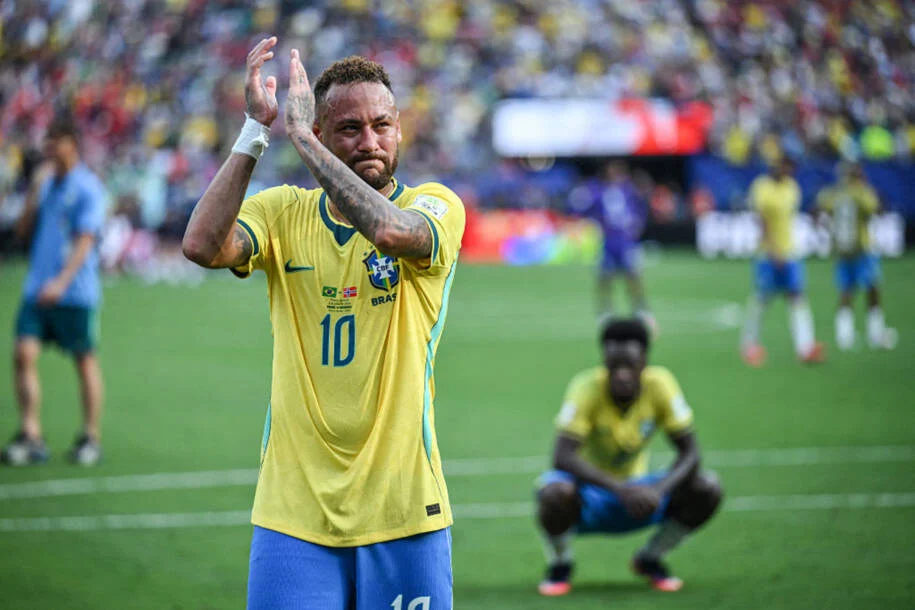 Neymar sinaliza despedida da seleção após derrota para a Noruega na Copa