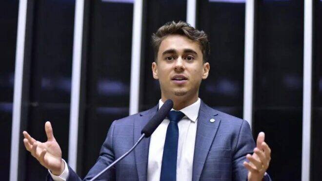 Nikolas Ferreira apoia Flávio Bolsonaro e pede união no PL após carta de Jair