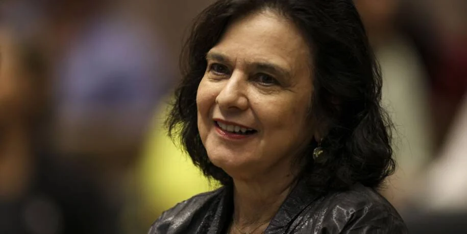 Nísia Trindade lança livro sobre covid-19 e revela bastidores da pandemia