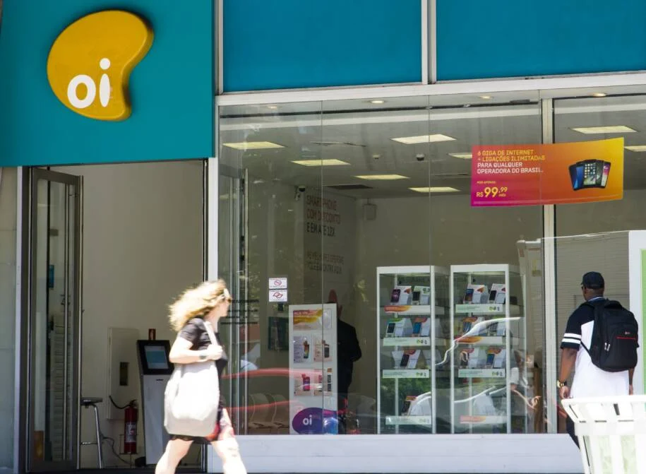 Oi enfrenta falência após queda drástica no caixa e risco de operações em agosto